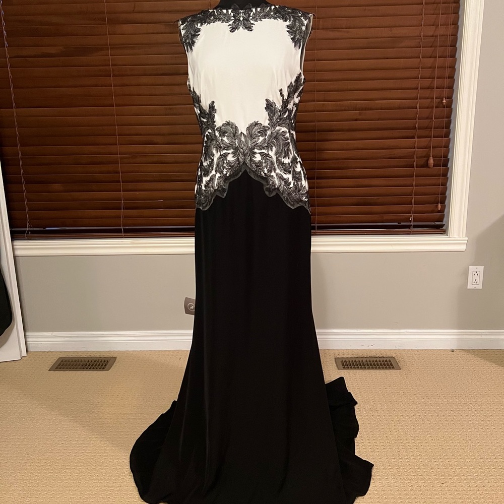 Tadashi shoji